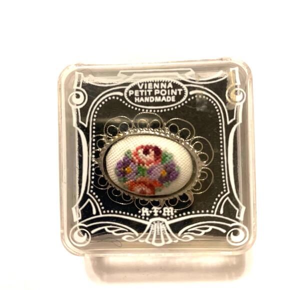 Vintage Petit Point Floral Pin/Brooch Handmade Original Box NIB - Picture 1 of 6